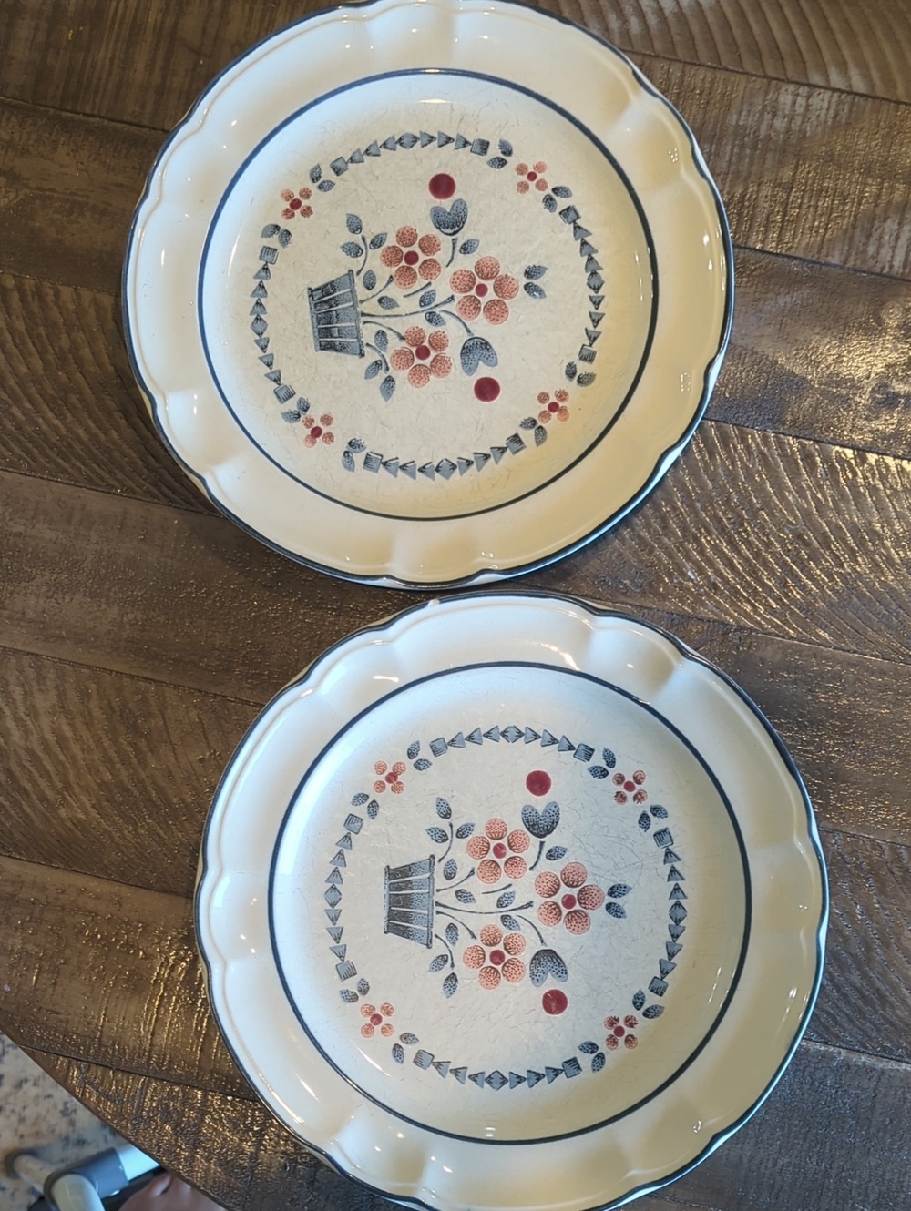 Vintage Floral Scalloped Dinner Plate - Cream with Blue and Coral
